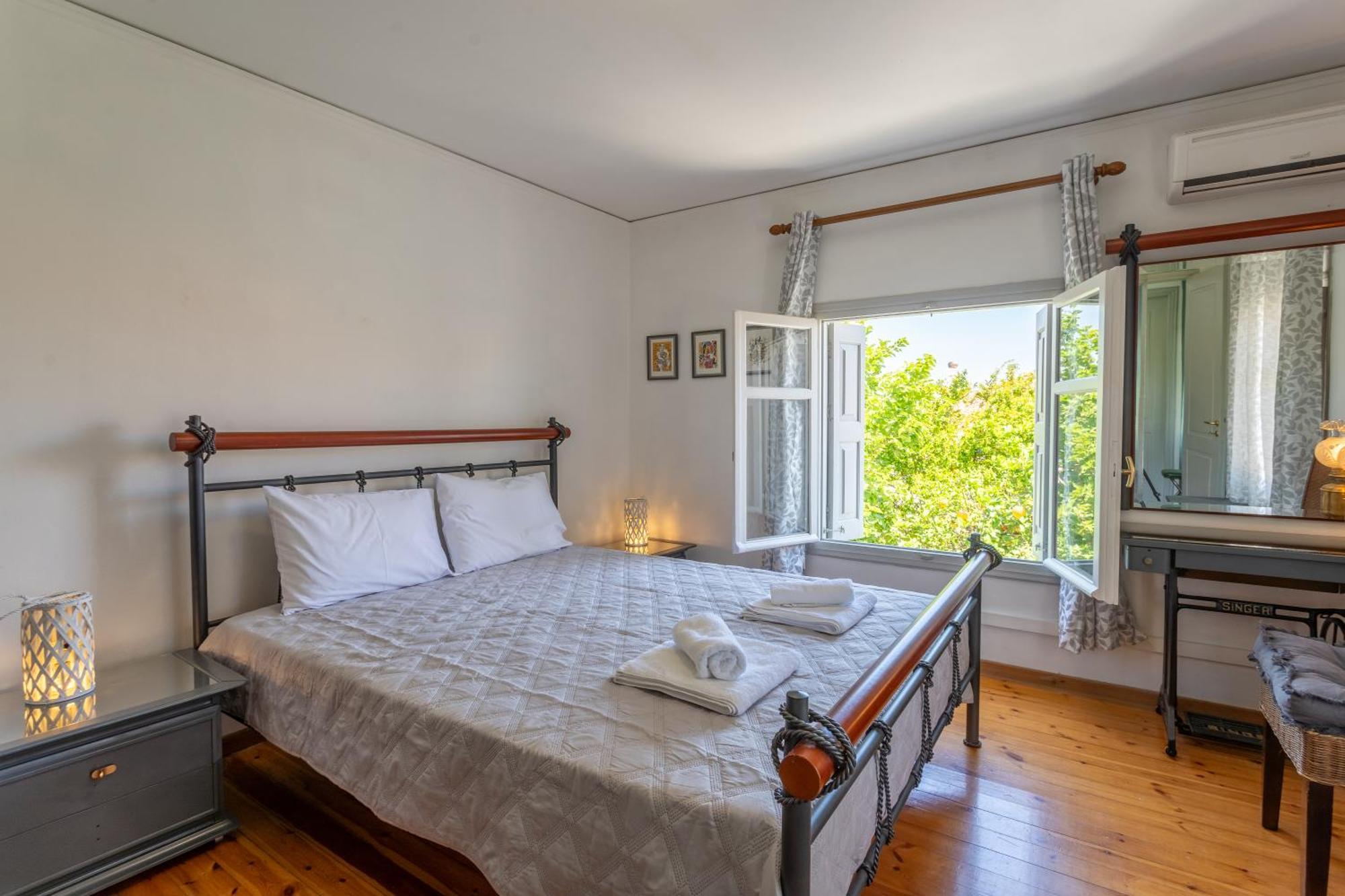 Spacious Home With Yard, Mytilene Lesvos Exterior foto